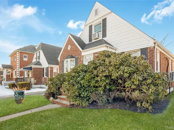 6722 166th Street, Fresh Meadows, NY 11365