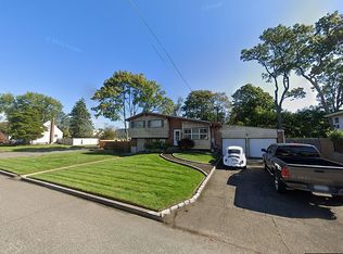 183 W 21st St, Deer Park, NY 11729