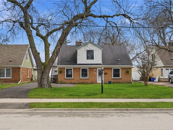 2074 Churchill Ave, Burlington, ON L7R 3T7