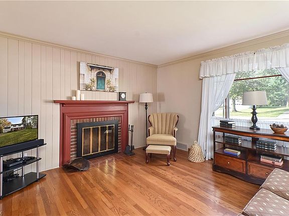4th image of 51 Dartmouth Ave