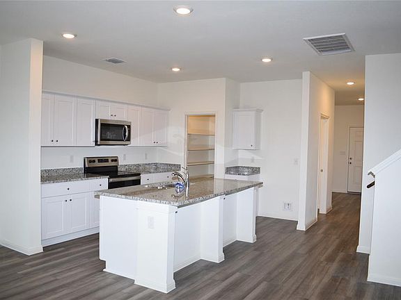 5th image of 431 Robins Nest Ln