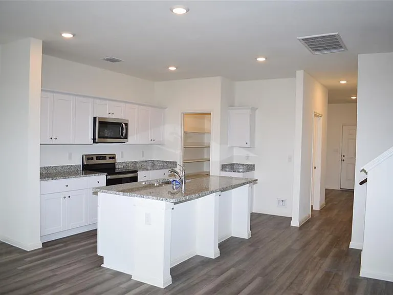431 Robins Nest Ln — Photo 5
