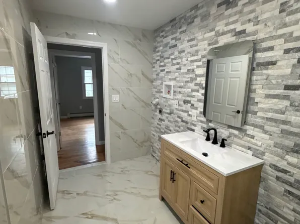 950 W Jericho Tpke #1, Smithtown, NY 11787