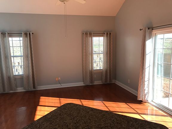 Great room, vaulted ceiling