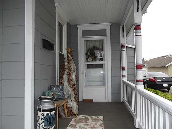 3rd image of 221 E Monroe St