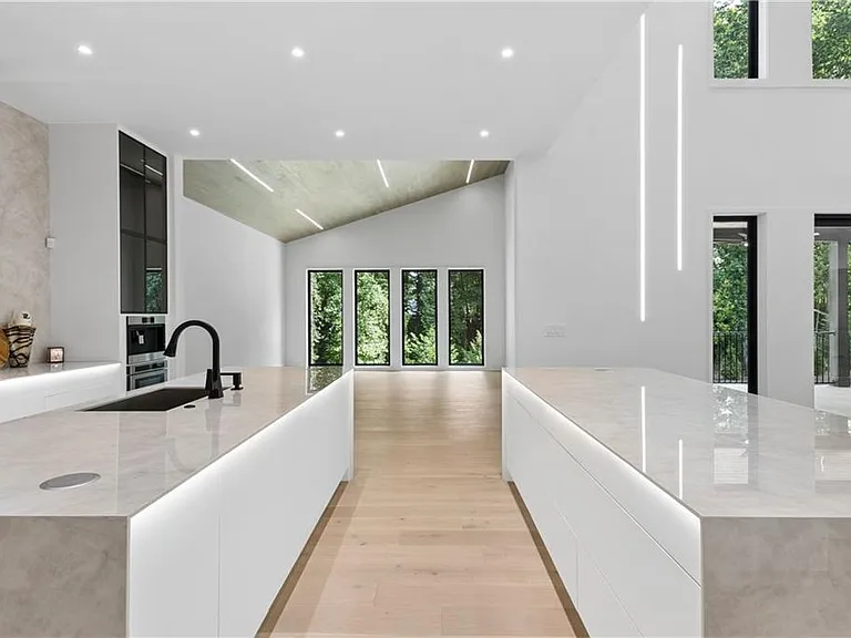 1000 Clementstone Northeast Dr — Photo 11