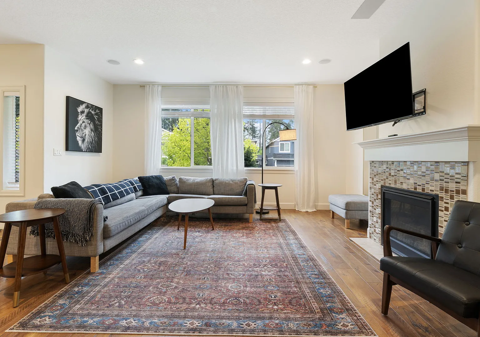 3BR Hillsboro Home Sleeps 6 Intel Pets OK — Photo 2