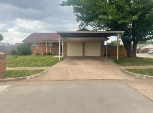 1208 S Bouziden Dr, Moore, OK 73160