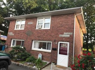 29 Hilton St, Belleville, NJ 07109