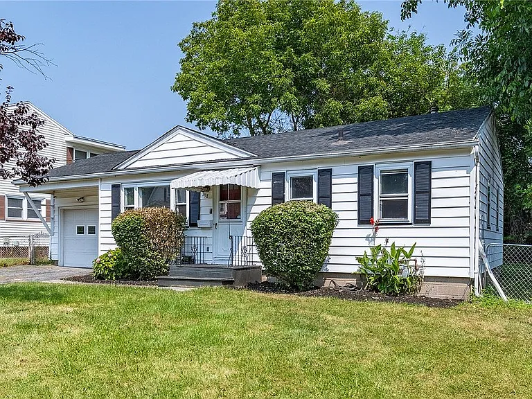 138 Clark Ave — Photo 2