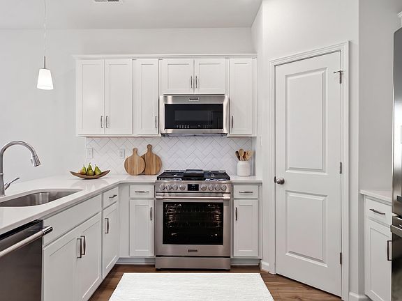 3rd image of 122 Bridgegate Ct