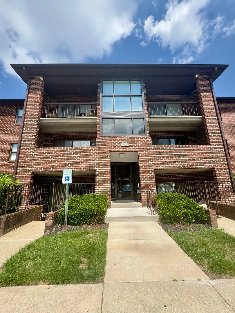 Charming 2 Bedroom/2 Bathroom Apartment in Perry Hall, MD! — Photo 1