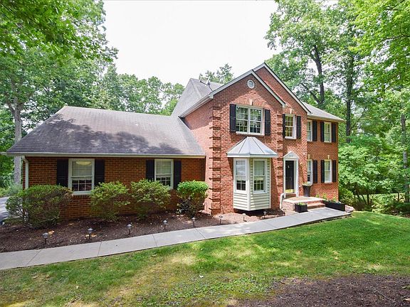 4th image of 999 Lee Ln
