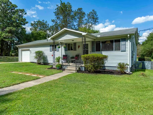 627 Pinewood Ave, Bessemer, AL 35023