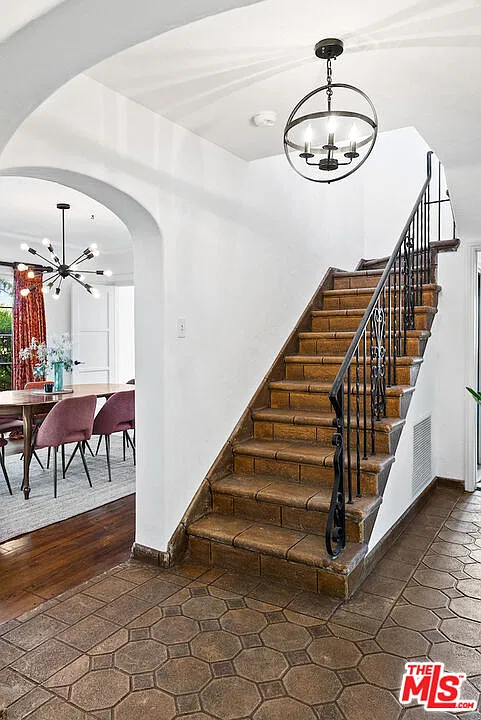 4 bed, 3.0 bath, 2436 sqft, $9,500 — Photo 4