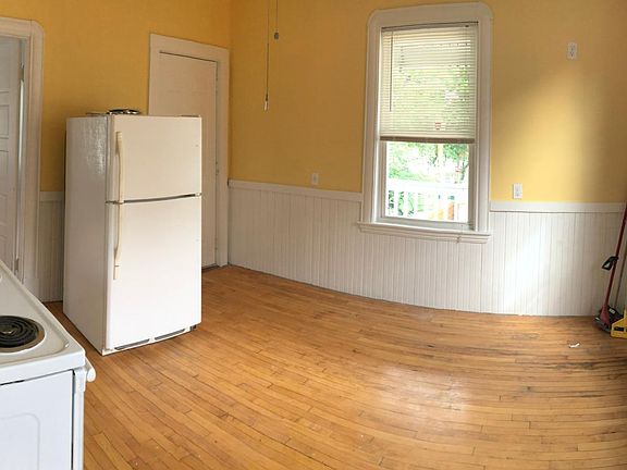 5th image of 136-138 Western Ave