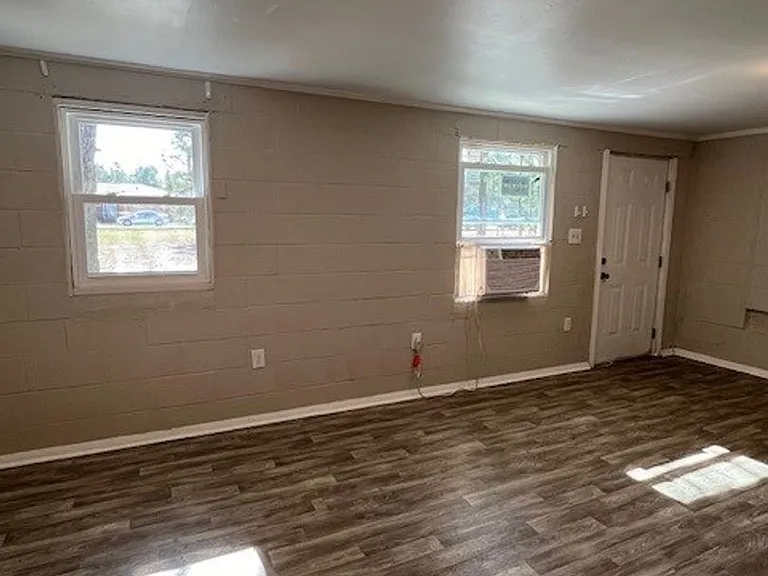 1153B Tammy St — Photo 2