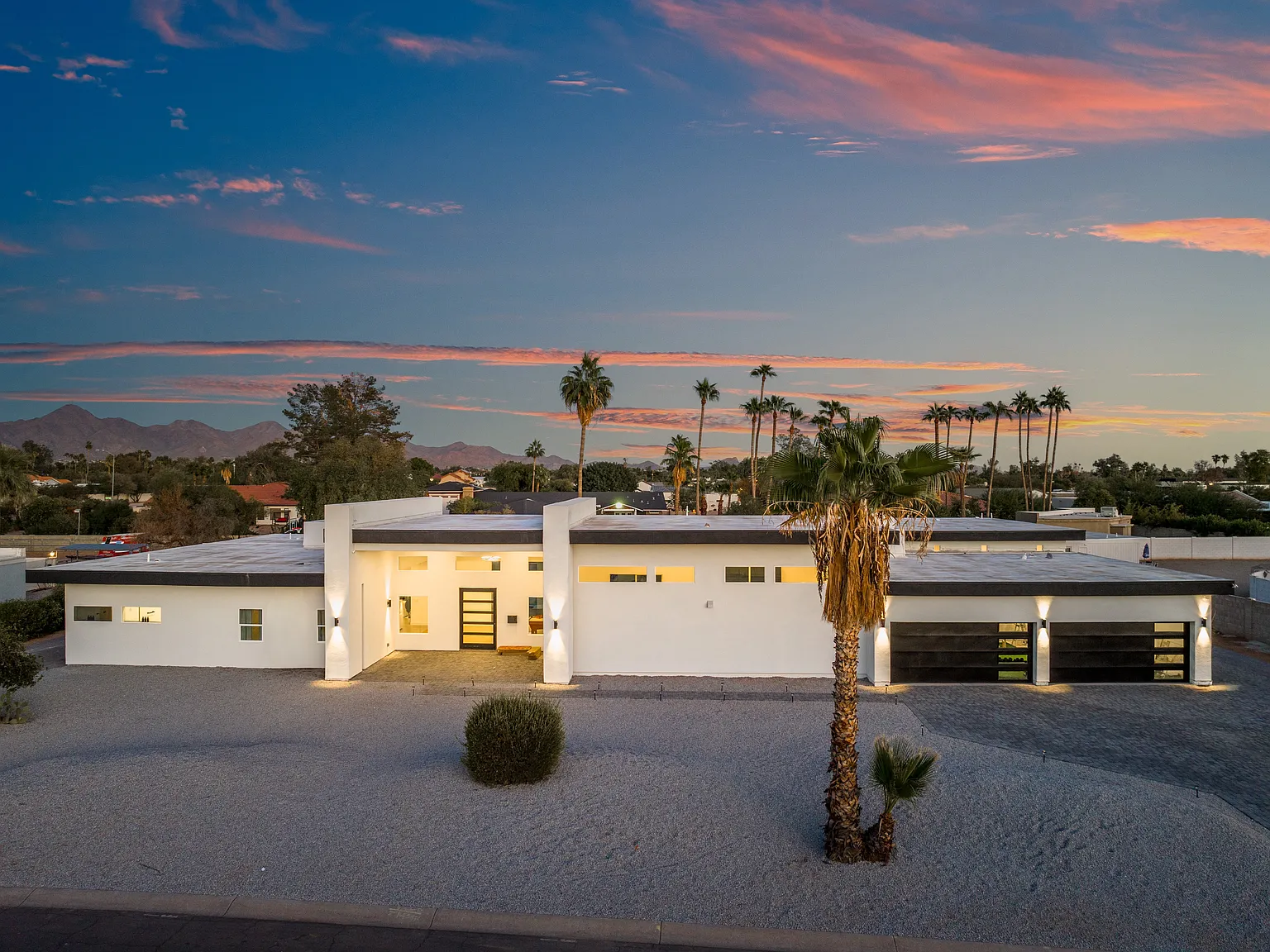 5 bed, 5450 sqft, $19,500 — Photo 1