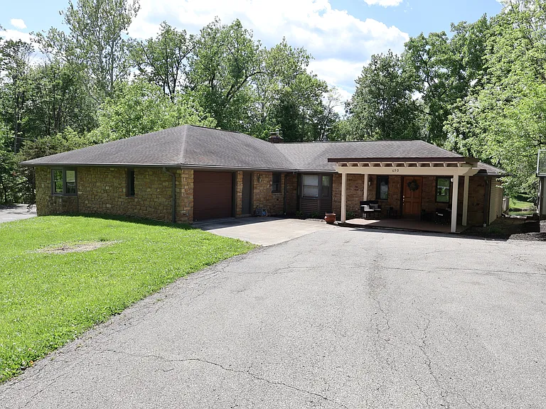 690 Terrace Lake Rd — Photo 4