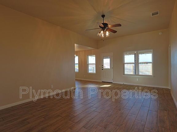 2nd image of 202 E Avenue H
