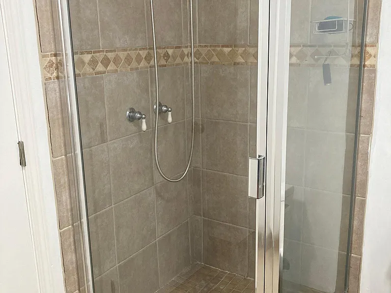 6811 Oxford Dr — Photo 14