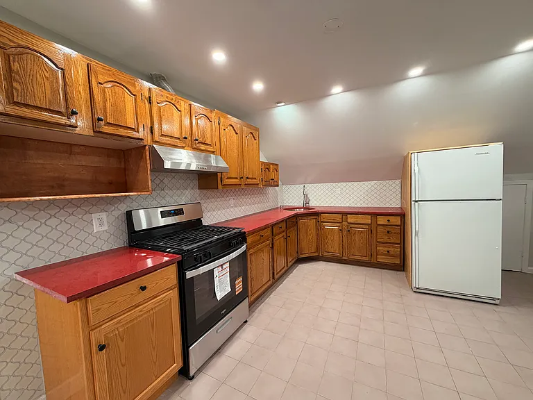 3913 Lyme Ave #2 — Photo 1