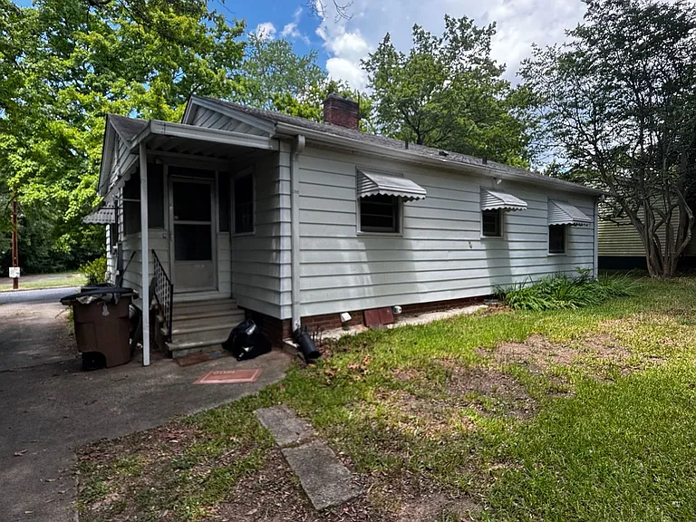 811 W Elm St — Photo 5