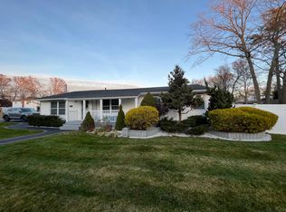 27 19th Ave, Ronkonkoma, NY 11779