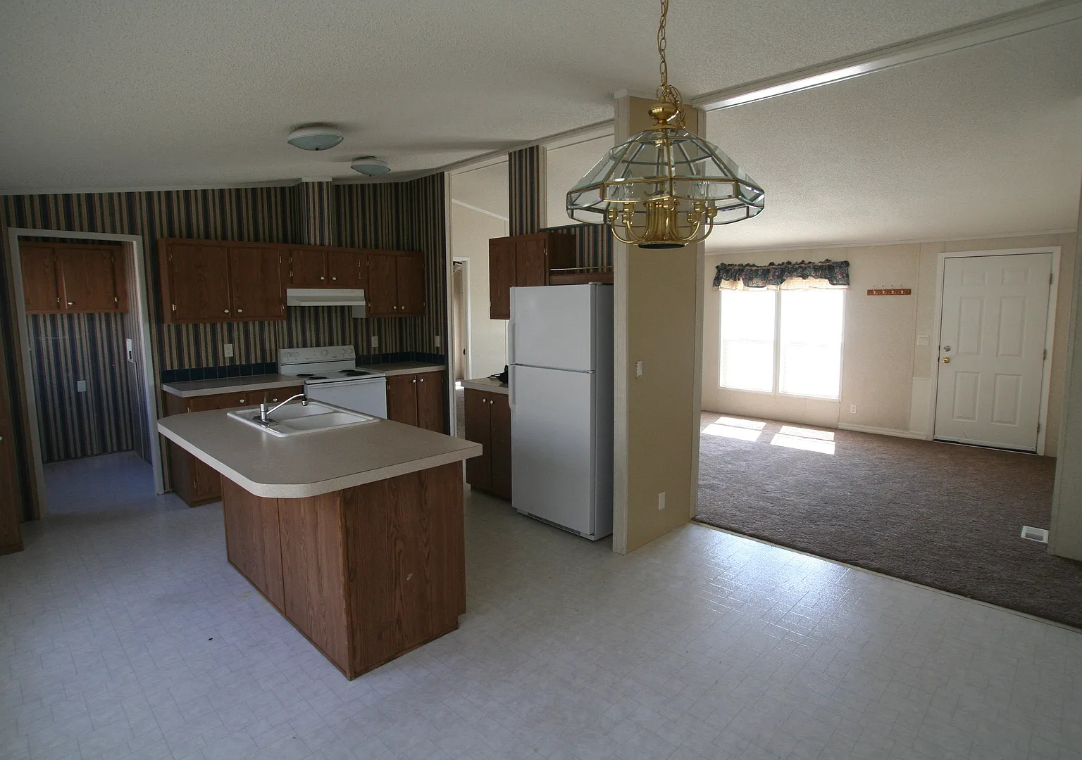 3 bedroom in centralized location — Photo 4