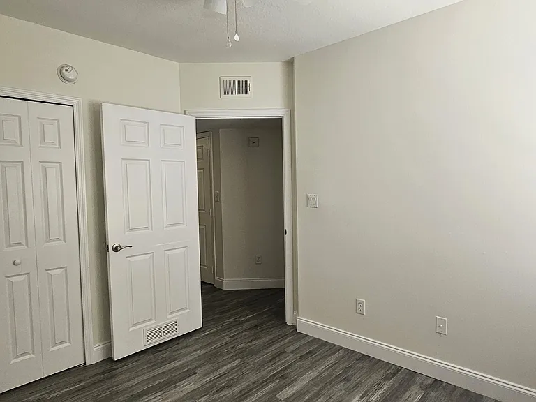 521 Villa Del Sol Cir #1-102 — Photo 7