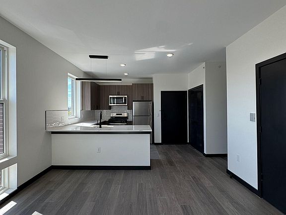 2nd image of 130-132 Mallory Ave #5