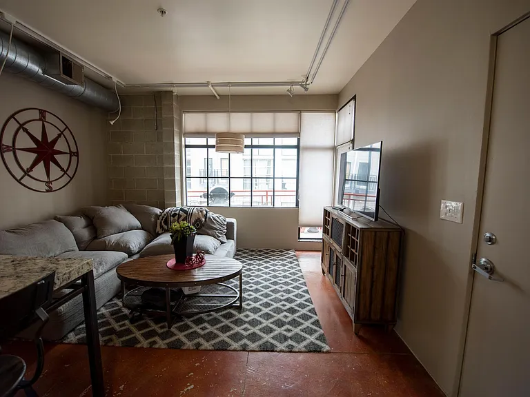 336 W Broadway #310 — Photo 3