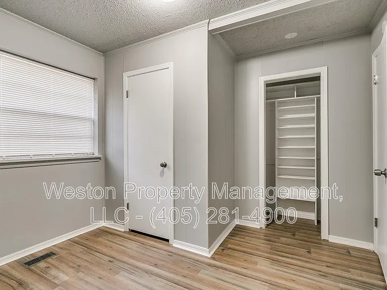 1011 Crown Dr — Photo 27