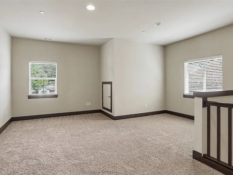 1357 Elma Pl NE — Photo 15