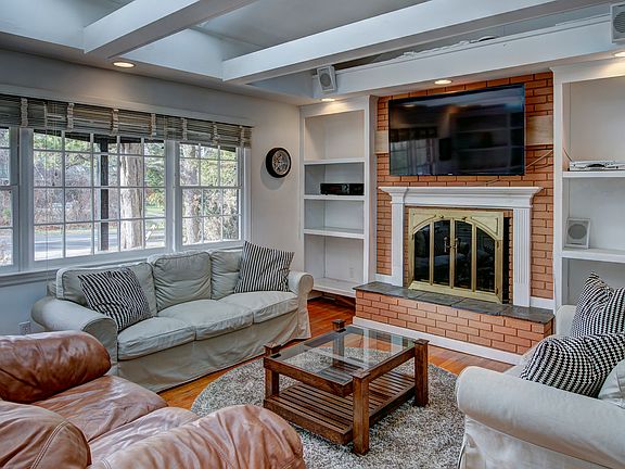 4th image of 63 Woodbine Dr