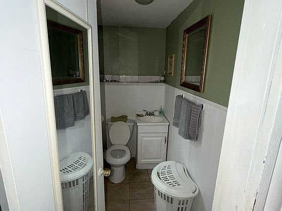 4th image of 20 Maple St