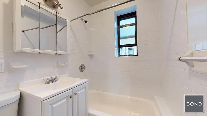 Rented by Bond New York | media 23