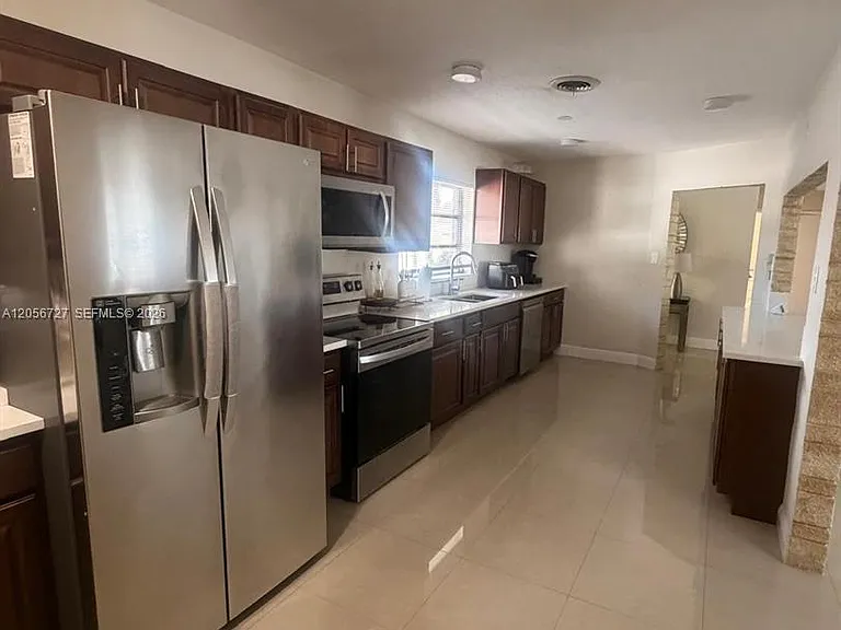 6790 SW 10th Ct — Photo 3