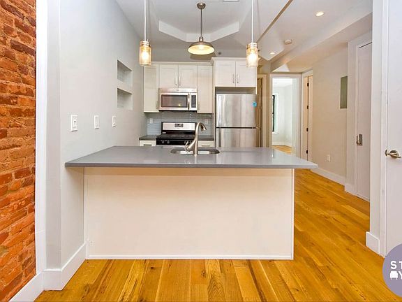 2nd image of 637 Lexington Ave #3F