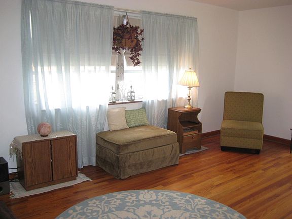 3rd image of 1003 Winfield Ave
