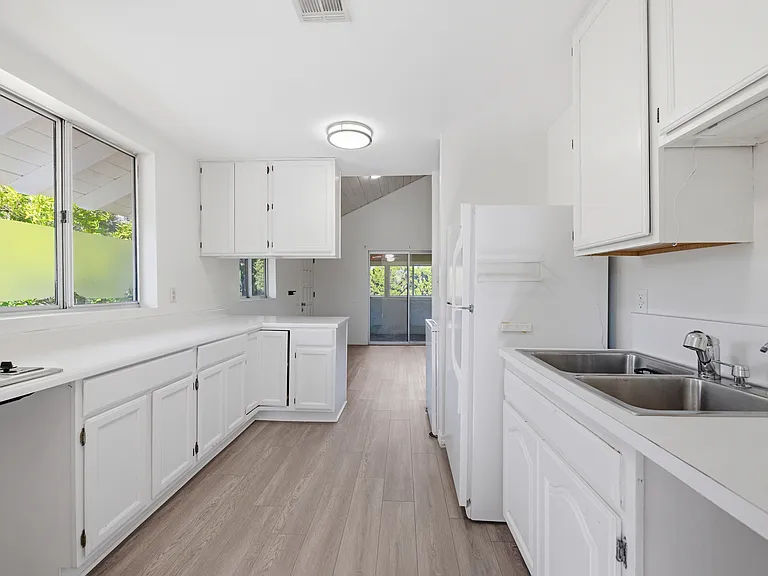 4500 Yorkfield Ct — Photo 38