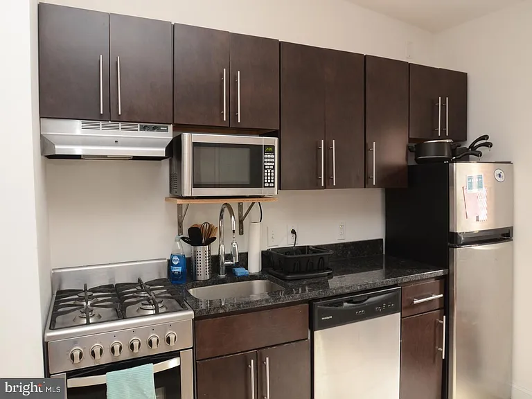 2124 Spruce St #3R — Photo 2