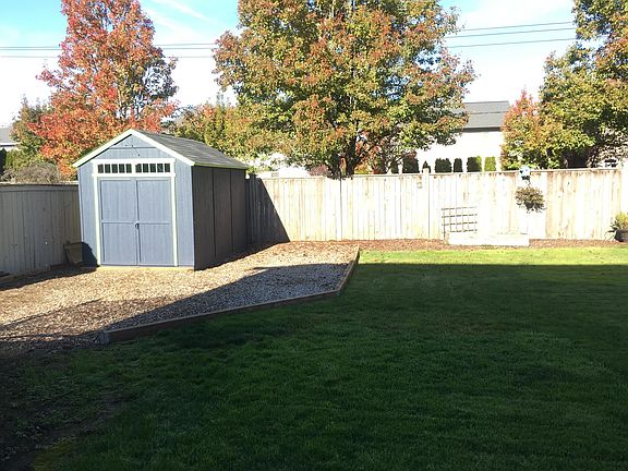 5th image of 308 NW 148th Cir