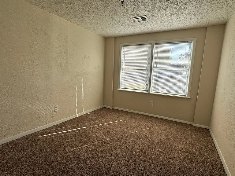1605 NW Williams Ave — Photo 8