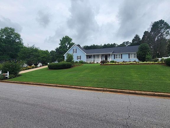 3rd image of 390 Lake Ridge Ct