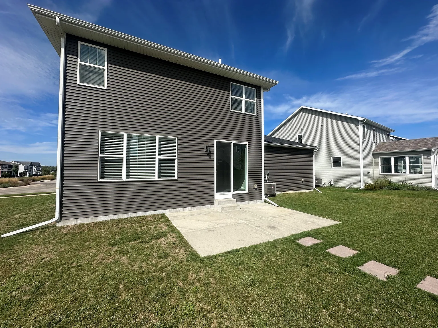 4 bed, 2492 sqft, $3,850 — Photo 2
