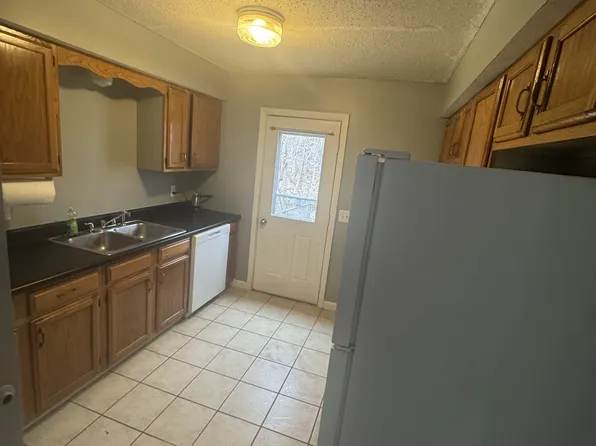 14 Kelley St, Fairfield, ME 04937