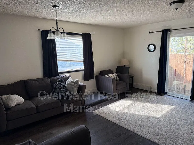 3 bed, 1.5 bath, 1000 sqft, $1,650 — Photo 2