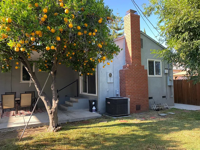1610 Winona Ave — Photo 26