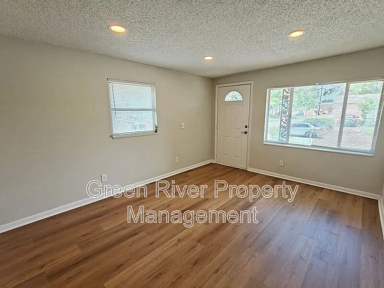 2138 W 17th St — Photo 7